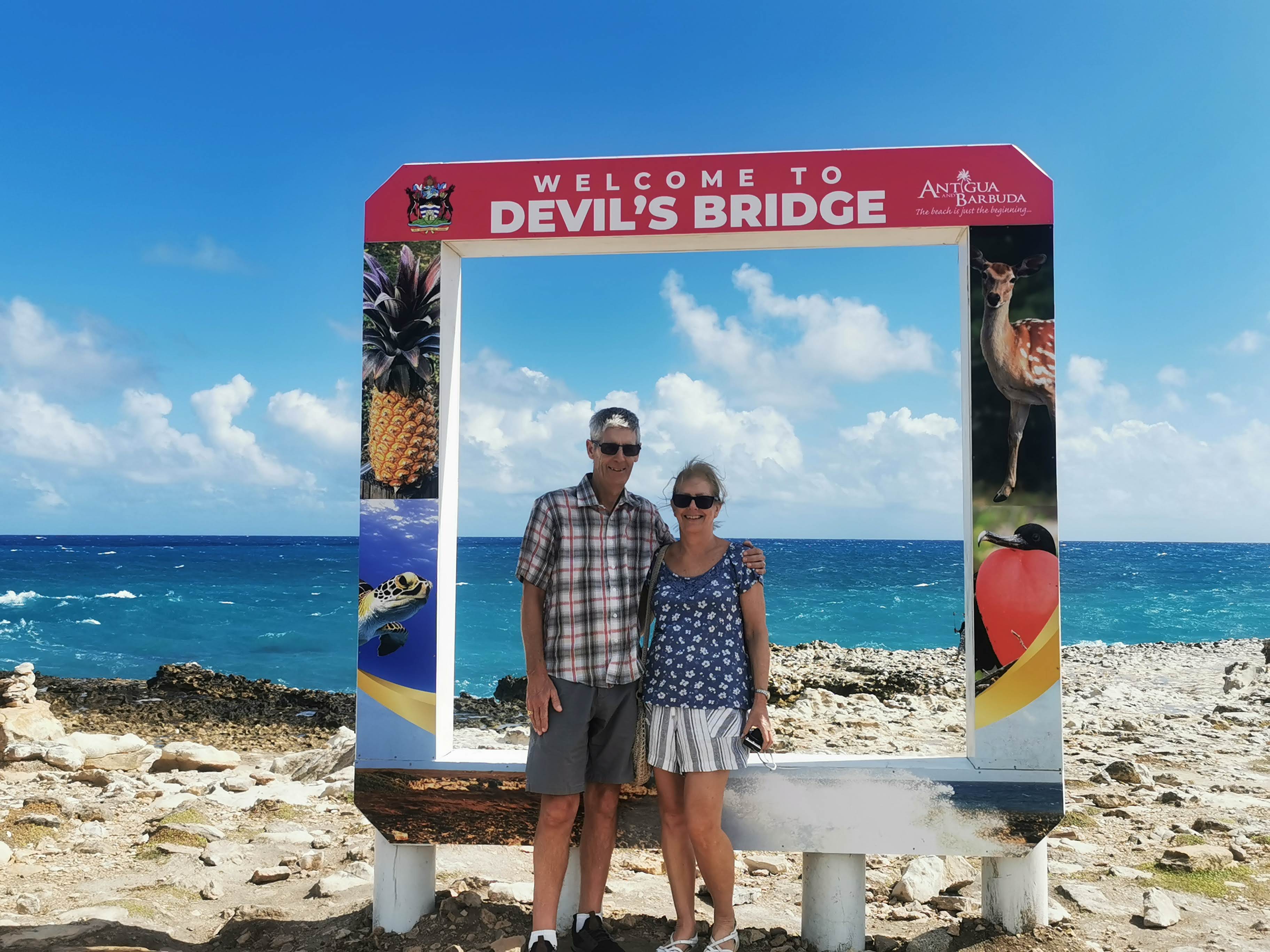 Gäste am Devil's Bridge in Antigua